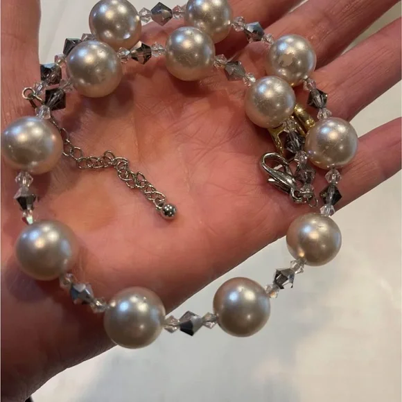 Elegant 4-Piece Boutique Pearl Style Jewelry 3-Necklaces along with 1- Bracelet - Picture 8 of 11